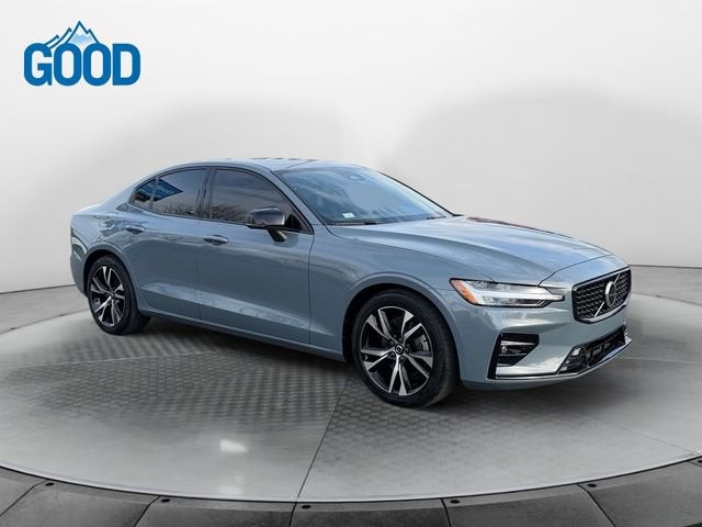 2024 Volvo S60 Core Dark Theme