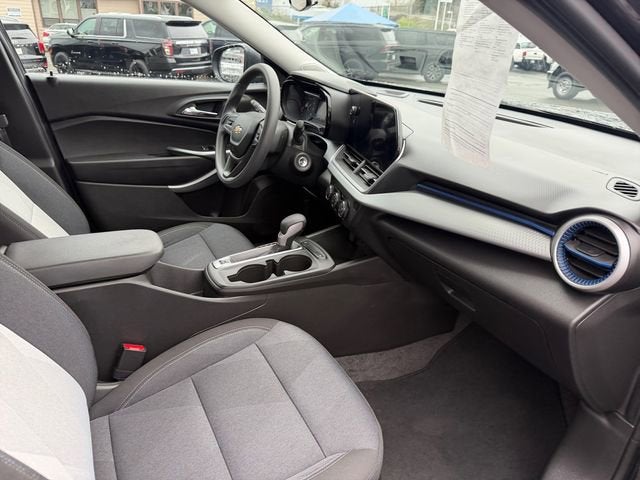 2025 Chevrolet Trax LS