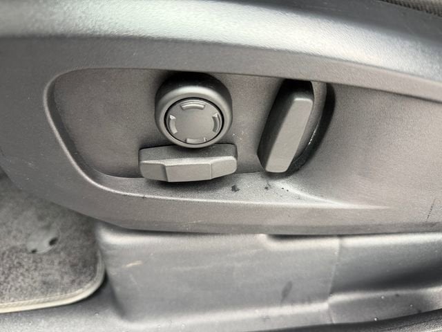 2025 Land Rover Defender S