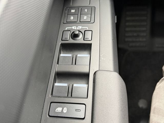 2025 Land Rover Defender S