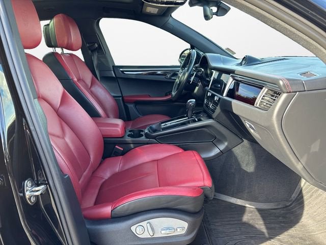 2022 Porsche Macan Base