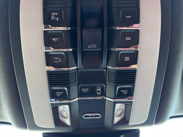 2022 Porsche Macan Base