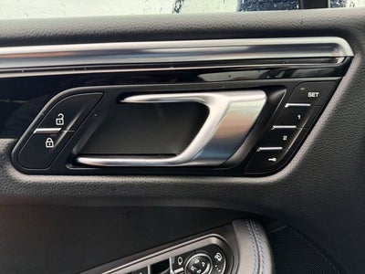 2022 Porsche Macan Base