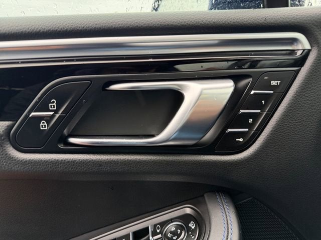 2022 Porsche Macan Base