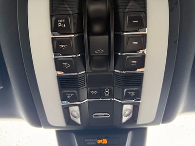 2022 Porsche Macan Base