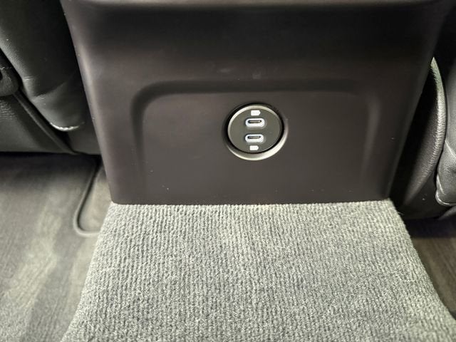 2022 Porsche Macan Base