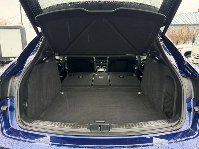 2022 Porsche Macan Base