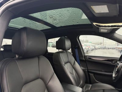 2022 Porsche Macan Base