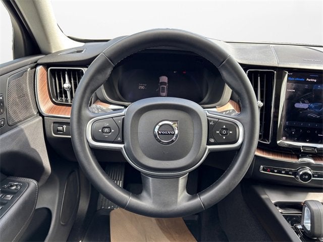 2022 Volvo XC60 Momentum