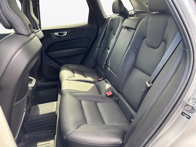 2022 Volvo XC60 Momentum
