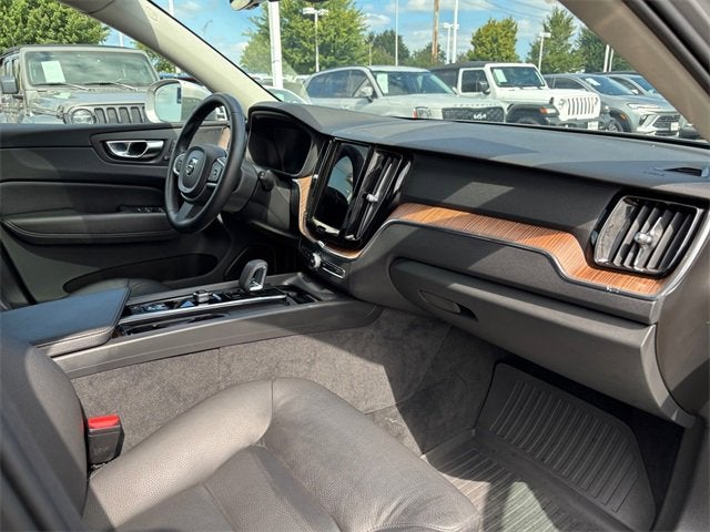 2022 Volvo XC60 Momentum