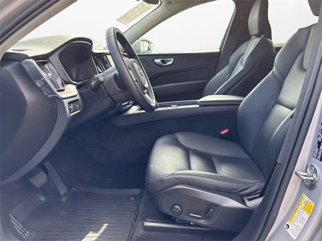 2022 Volvo XC60 Momentum